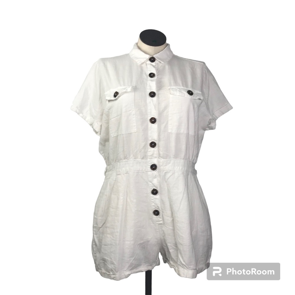 Button Down Short Jumpsuit Womens Size XL Color White Short Sleeve Collared Neck